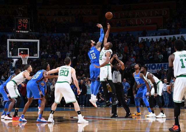 NBA,爱德华兹45分准绝杀尼克斯,森林狼加时逆转登顶东部